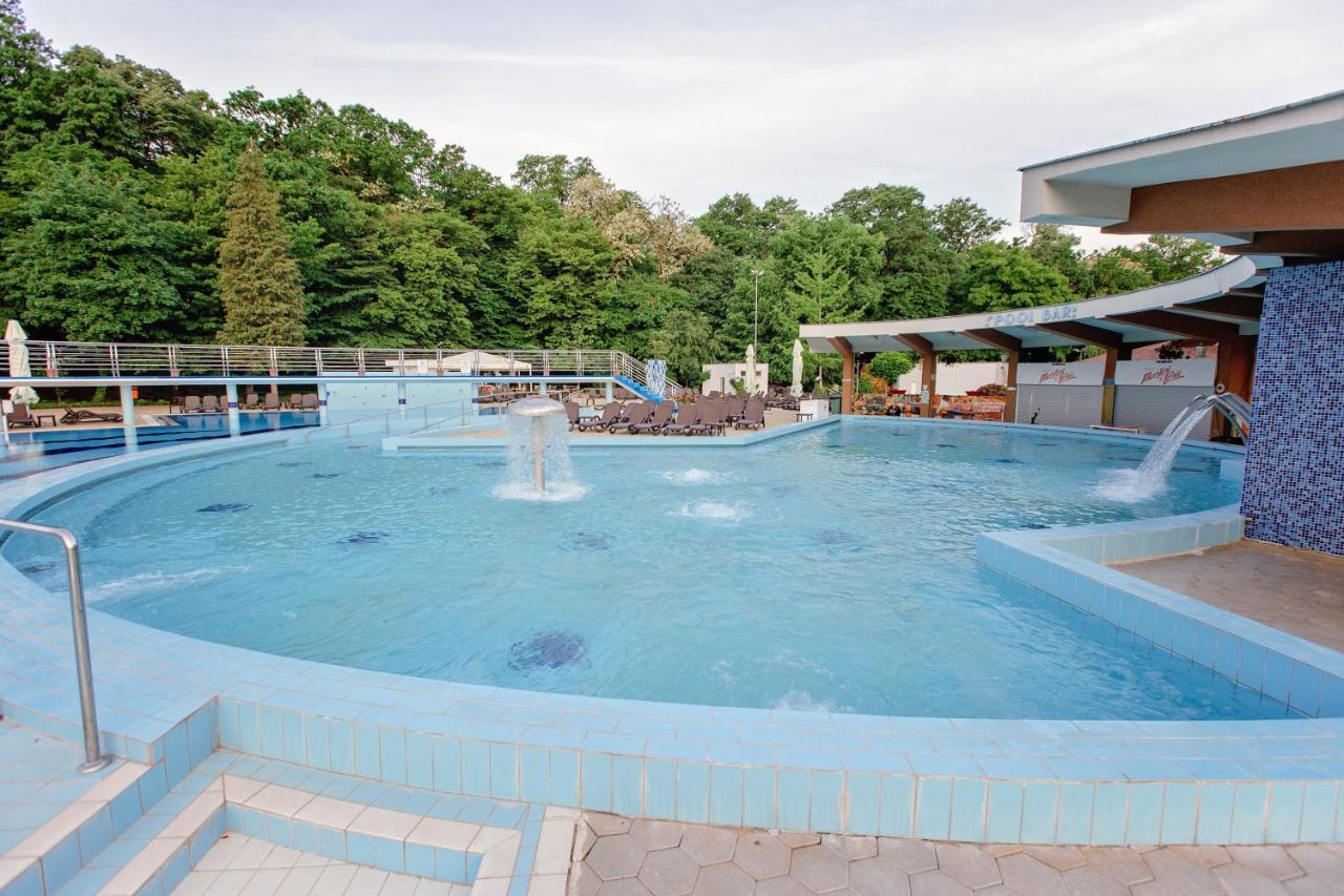 Hotel International Băile Felix Екстериор снимка
