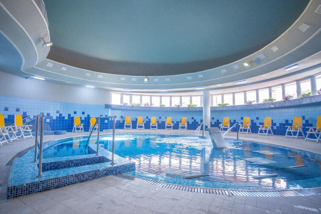 Hotel International Băile Felix Екстериор снимка