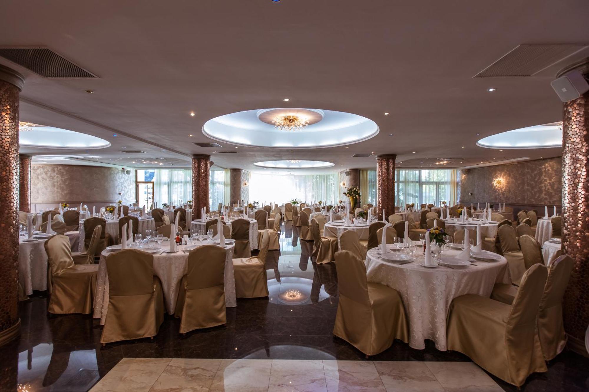 Hotel International Băile Felix Екстериор снимка
