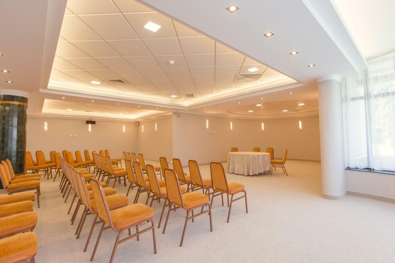 Hotel International Băile Felix Екстериор снимка