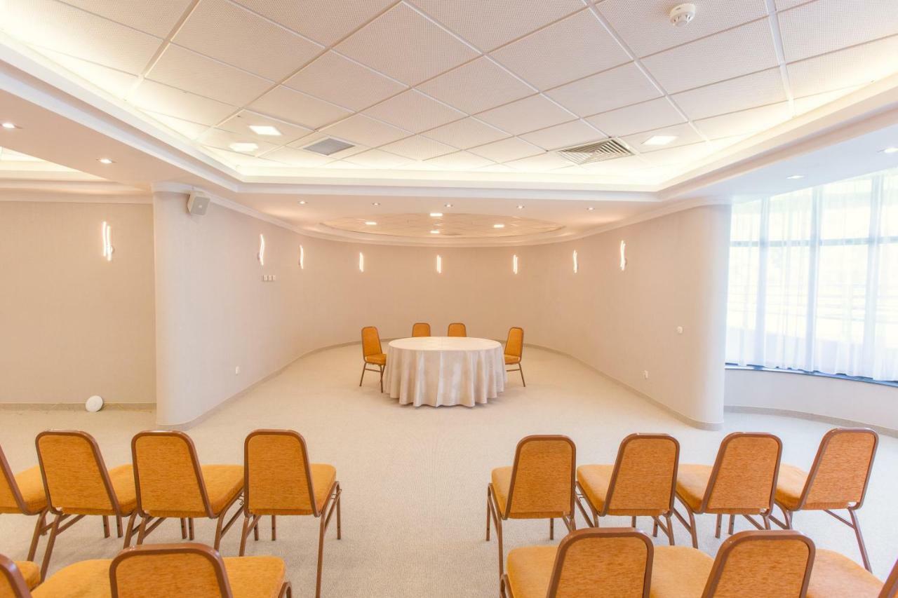 Hotel International Băile Felix Екстериор снимка