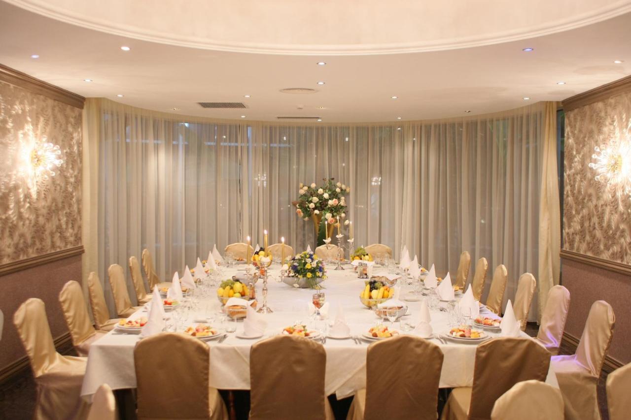 Hotel International Băile Felix Екстериор снимка
